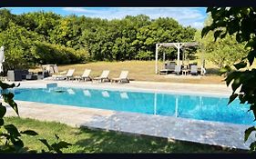 Beautiful pigeonnier with sensational surroundings